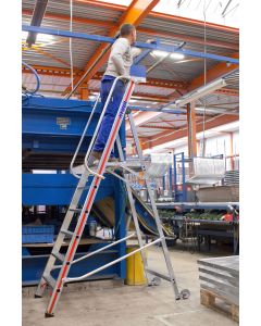 Magazijntrap met kantelwielen en lange handrail Hymer 8081
